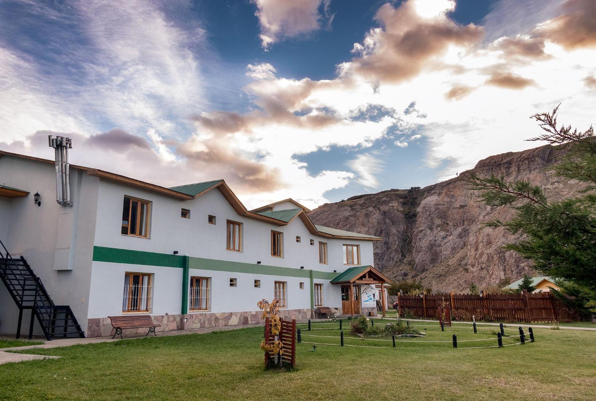 Hostel Pioneros Del Valle El Chaltén Eksteriør billede