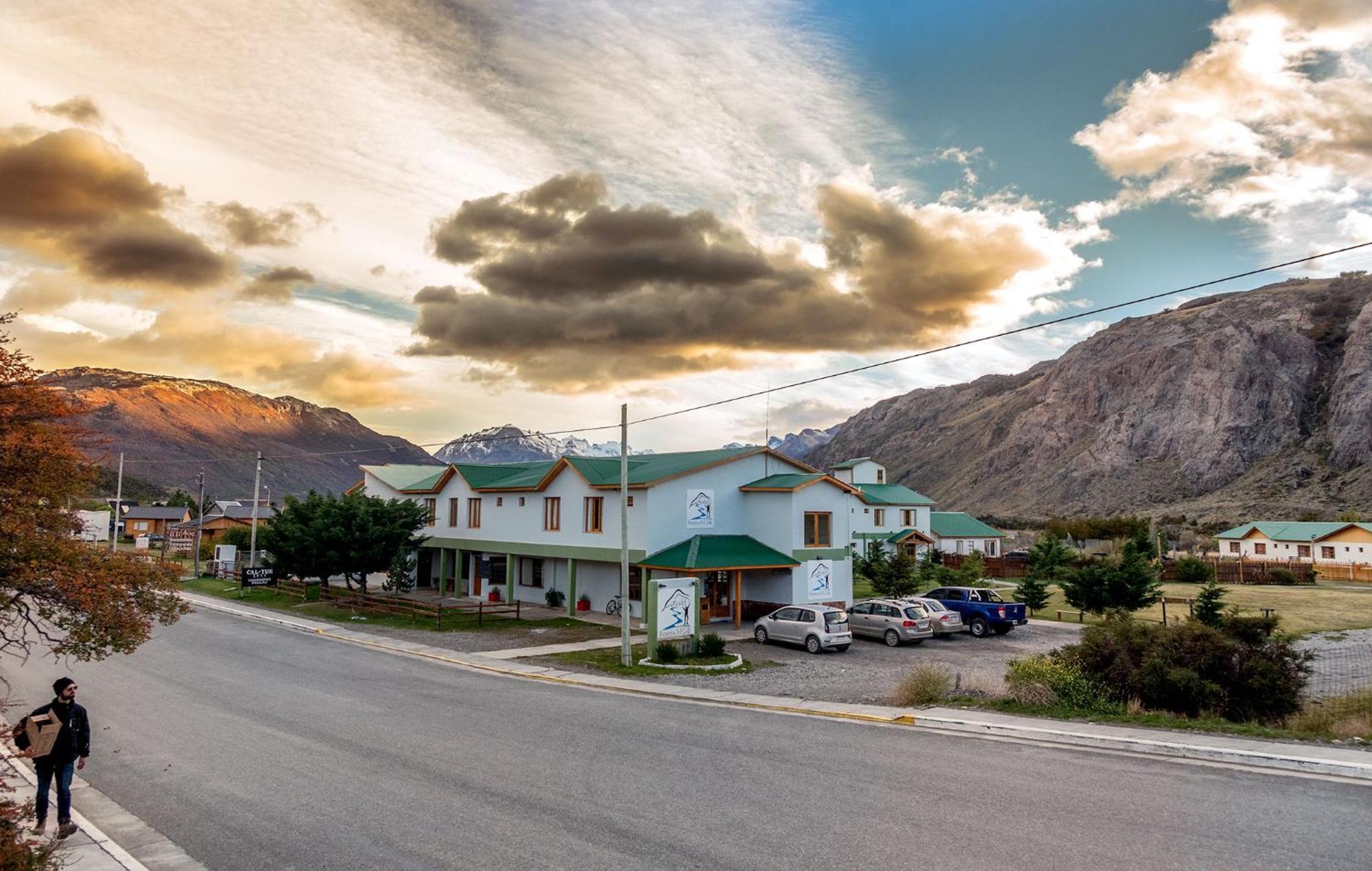 Hostel Pioneros Del Valle El Chaltén Eksteriør billede